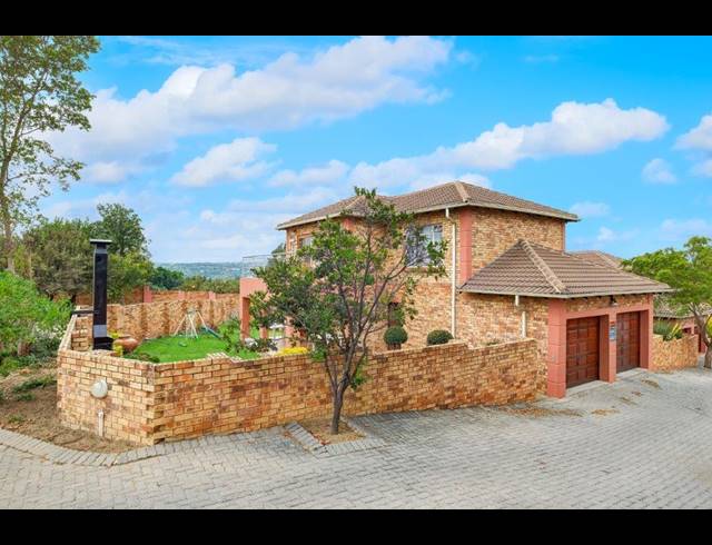 3 BEDROOM DUPLEX FOR SALE IN OLIVEDALE